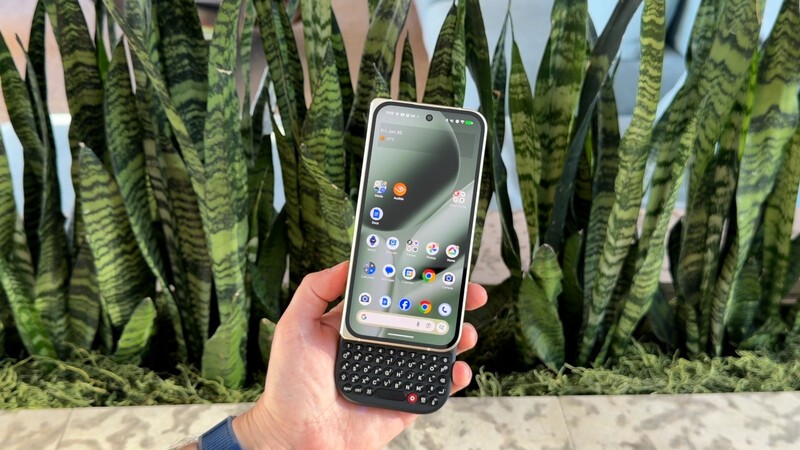 Pixel 10 Pro Fold Clicks Power Keyboard