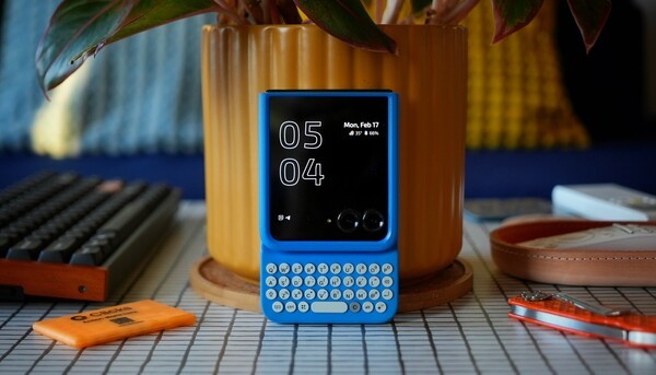 Clicks brings its award-winning iPhone keyboard case to Google