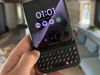 Getting Started with the Clicks Keyboard for Motorola Razr 2025