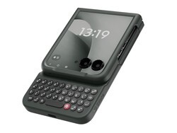 Clicks Keyboard transforms the new Motorola Razr Ultra